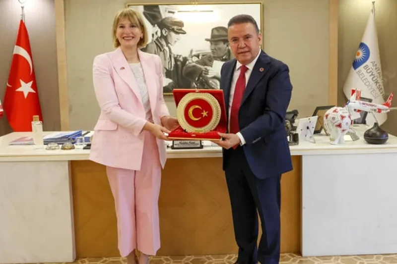 Birleşik Krallık Türkiye Büyükelçisi Başkan Muhittin Böcek’i ziyaret etti