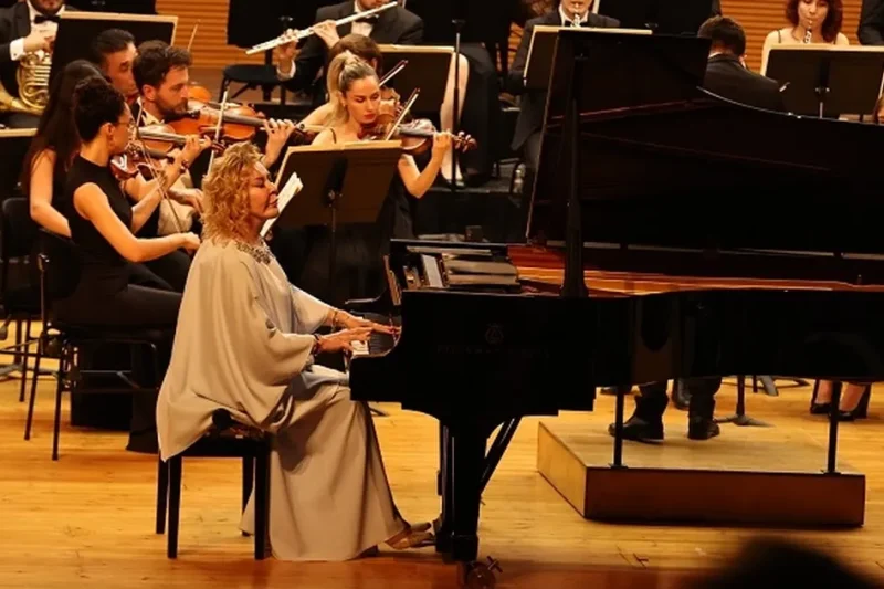 Bursa Nilüfer Senfoni Orkestrası ilk konserinde Gülsin Onay’ı ağırladı