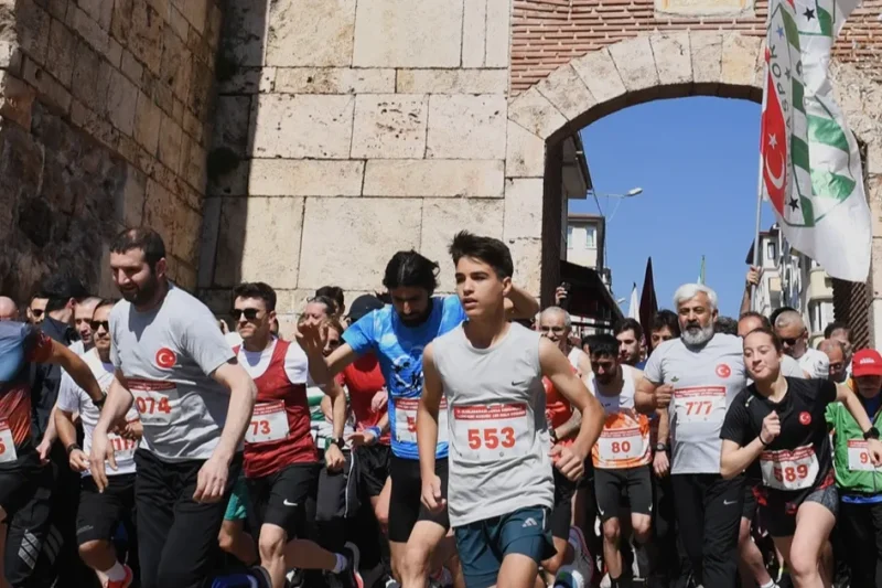 Bursa Osmangazi’de spor ile tarihi buluşturan koşu