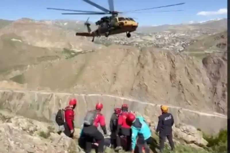 Hakkari’de yaralı vatandaş kurtarıldı