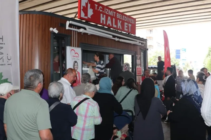Halk Et mobil aracına Körfez’de yoğun ilgi