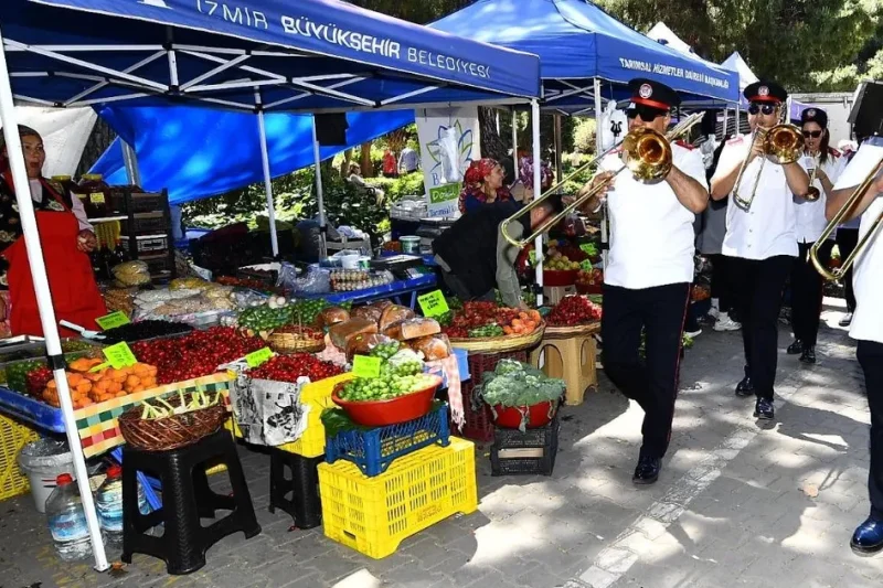 İzmir’de Dünya Çiftçiler Günü coşkusu yaşandı