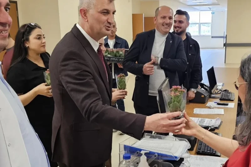 Kocaeli’de Başkan Sezer’den hemşirelere sürpriz kutlama