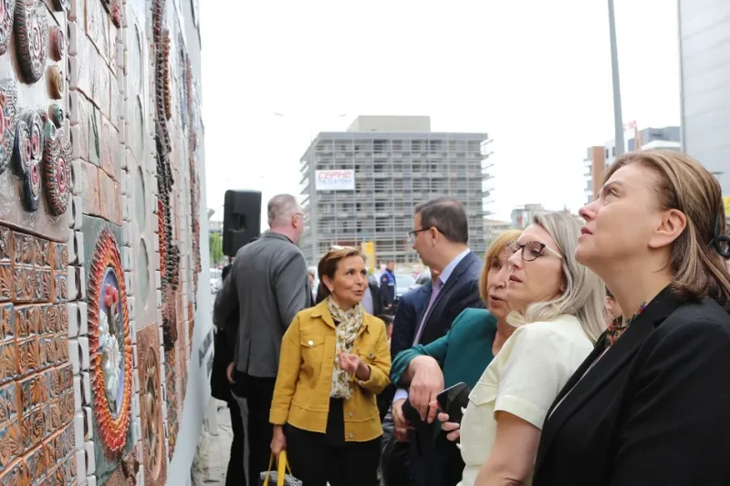 Özel gereksinimli bireylerden 770 parçalık seramik pano